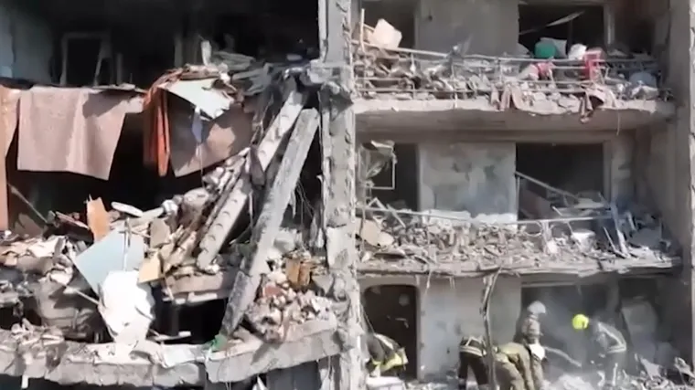 Rusi tvrde da su napustili Zmijski otok dobrovoljno, Ukrajinci kažu da su ih protjerali. Rusi uni&scaron;tili stambenu zgradu