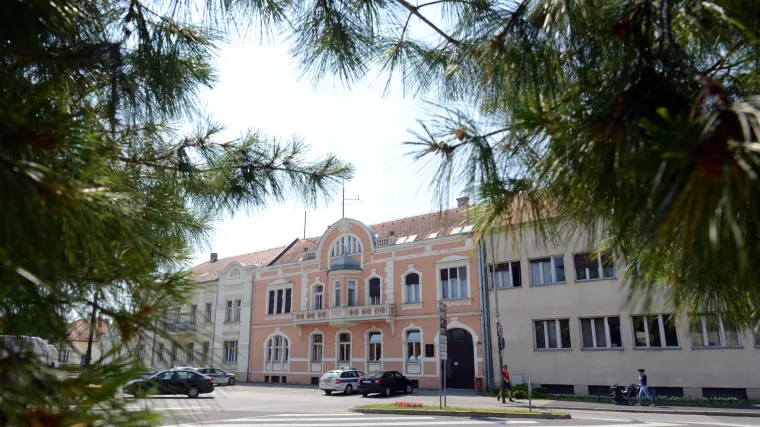 Na ulici u Varaždinu mu&scaron;karca udario letvom pa mu ukrao mobitel i novčanik. Uhićen 23-godi&scaron;njak