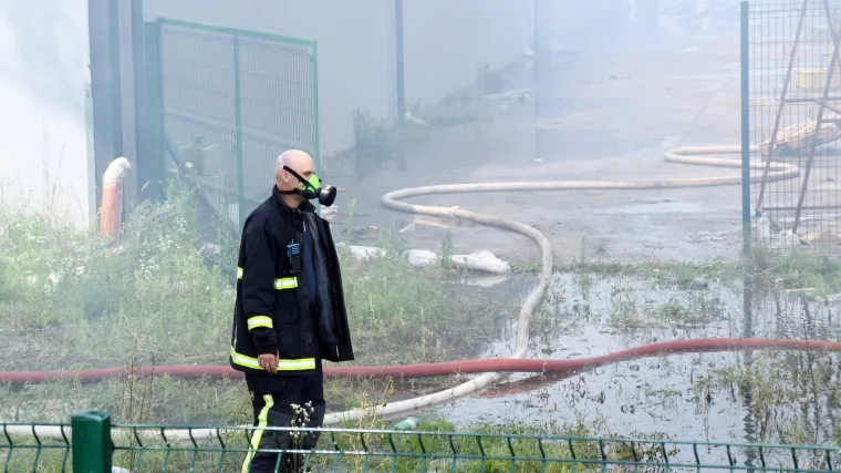 Zapalio se stroj tvrtke u Ozlju, brzo je savladan: 'Zahvaljujući vatrogasacima nije nastala velika &scaron;teta '