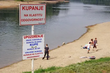 Policija i HGSS tragaju za 46-godišnjakom na petrinjskom kupalištu: Zaronio je i nestao