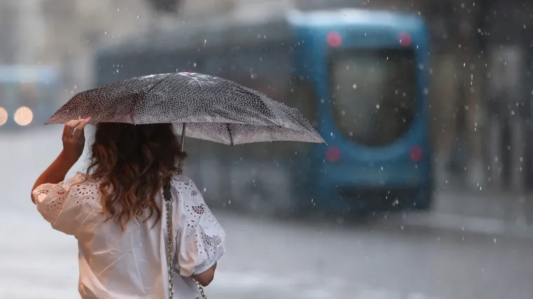 Počela promjena vremena. Danas na kopnu povremena ki&scaron;a i pljuskovi i osjetno ugodnije, na Jadranu vruće