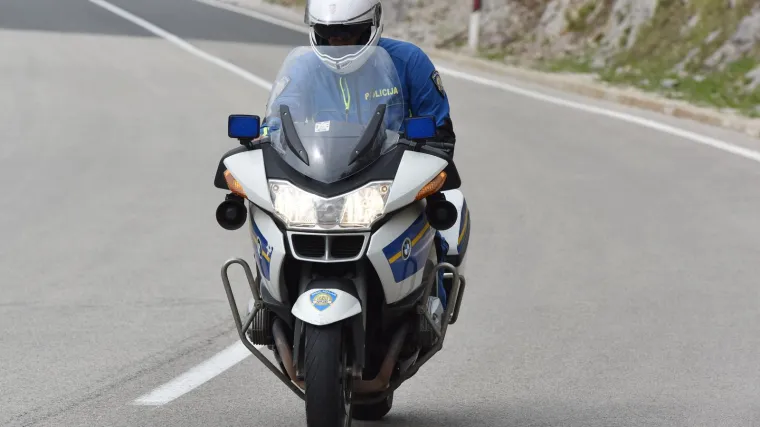 Pijani vozač &Scaron;kode naletio na policajca na zaustavnoj trci na A1 i pobjegao, uhvatili ga građani!