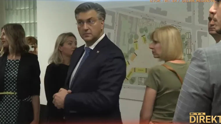 Reporterka RTL-a poku&scaron;ala dozvati snimatelja Andreja, okrenuo se premijer. Reakcija je neprocjenjiva