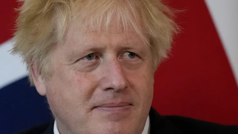 Britanski premijer u jednom danu ostao bez dva ministra. Jedan ostavku objavio na Twitteru, drugi mu poslao pismo