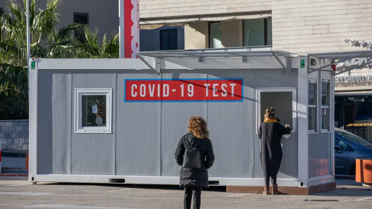 U posljednja 24 sata imamo 812 novozaraženih koronavirusom. Preminulo jo&scaron; sedam ljudi