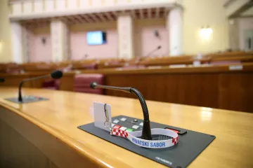 U Saboru rasprava o inflaciji,. HDZ hvali Vladine mjere, SDP očekuje vi&scaron;e: 'Treba razbiti svetu kravu!'