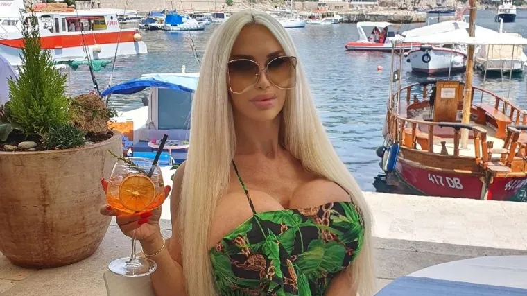 &Scaron;panjolka s najvećim grudima stigla na na&scaron;u obalu: 'Pa ovdje je sve jeftino, a kao lo&scaron;e se živi u Hrvatskoj'