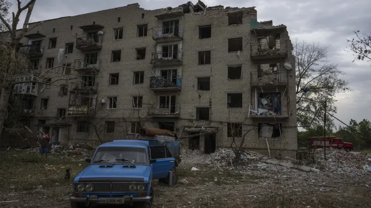 Ukrajinske vlasti izvukle tijela 15 poginulih u ruskom raketiranju peterokatnice u Donjecku