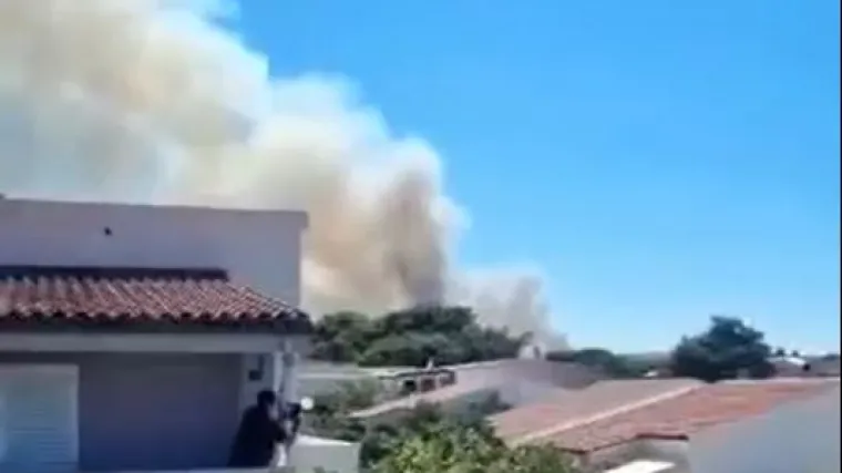 VIDEO Buknuo veliki požar na Viru: 'Kuće su obranjene'