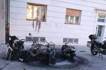 Požar koji je u ranojutarnjim satima u Splitu progutao četiri motocikla je podmetnut