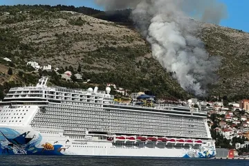 Za požar iznad Dubrovnika je kriv opušak cigarete? 'Ljudi su brzo došli. Požar je pod kontrolom, ali ćemo dežurati cijelu noć'