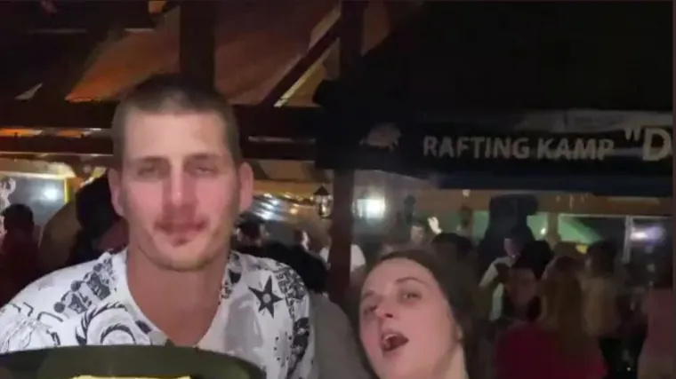 Jokić slavio ugovor polugol ple&scaron;ući kolo: 'Ovo morate vidjeti! Najzabavniji čovjek NBA lige'