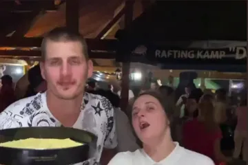 Jokić slavio ugovor polugol plešući kolo: 'Ovo morate vidjeti! Najzabavniji čovjek NBA lige'