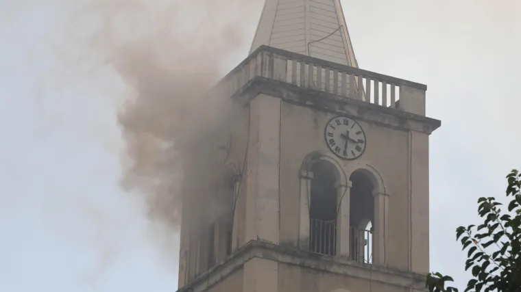 Požar hara Zatonom i okolicom: Neke objekte je zahvatila vatra, stanovni&scaron;tvo je evakuirano