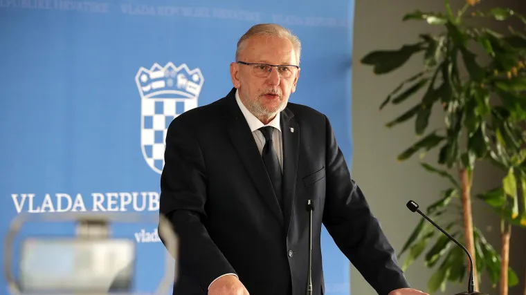 Božinović o požaru: 'Na raspolaganju imamo 4 kanadera, petog ćemo imati od početka kolovoza'