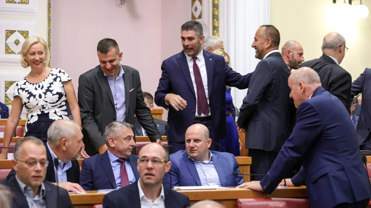 Saborskim zastupnicima počinje dugo toplo ljeto, provjerili smo koliko su do ljetne stanke radili