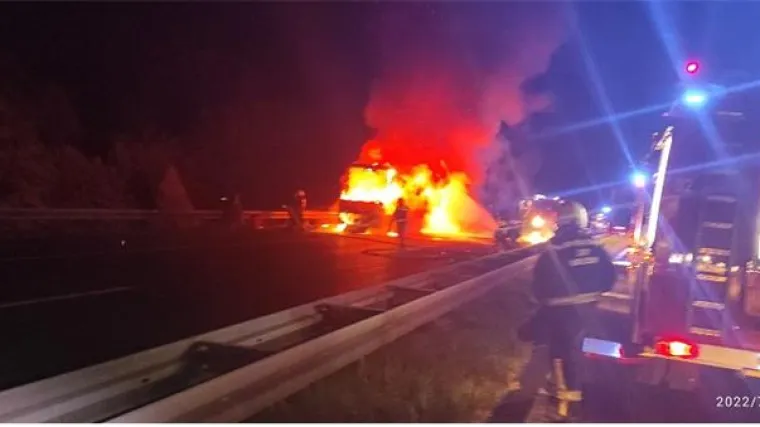 Kod Varaždina potpuno izgorio slovački autobus: U njemu je bilo 48 putnika, uspjeli su pobjeći