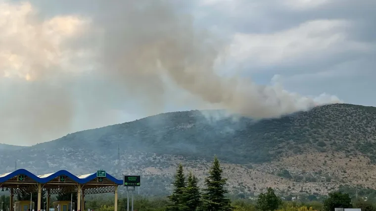Grmljavinsko nevrijeme kod Splita izazvalo dva požara. Županijski zapovjednik za RTL: 'Pod kontrolom je'