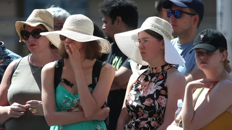 Iznimno vruć afrički zrak vuče se prema zapadu Europe, a pretopit će se i na istok. Svakim danom sve toplije