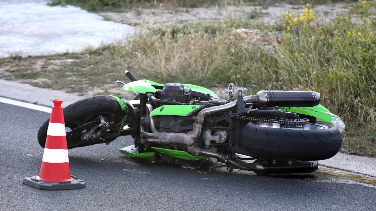 Sedmogodi&scaron;nji dječak neoprezno pretrčavao cestu pa na njega naletio vozač motora bez vozačke dozvole