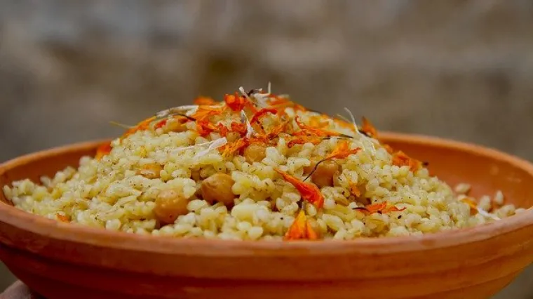 Salata od bulgura ukusan i jednostavan prilog uz mesno ili riblje jelo