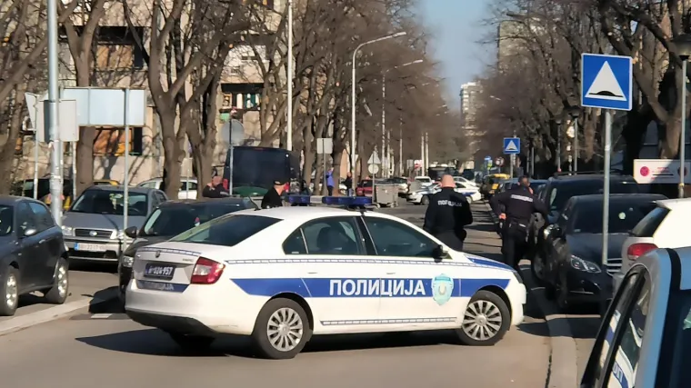 Monstruozna majka pu&scaron;ila cigaretu dok joj je ljubavnik silovao kćer, kada ju je vratio uslijedio je pakao: 'Dok su večerali...'