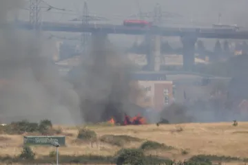 Požar progutao kuće kod Londona koji bilježi rekordnih 40 stupnjeva: 'Mislili smo da je to nemoguće'