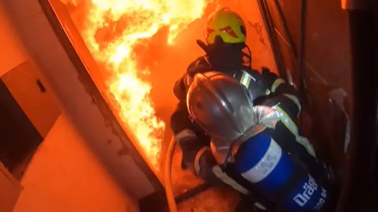 Vatrogasci objavili dramatičnu snimku ga&scaron;enja požara u Zagrebu: 'Borba koja se ne vidi izvana'