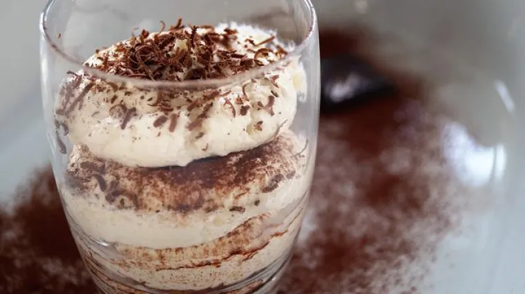 Tiramisu u čaši osvježavajući desert za sve prigode