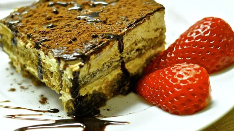 Tiramisu sa jagodama bez pečenja savr&scaron;eni ljetni desert