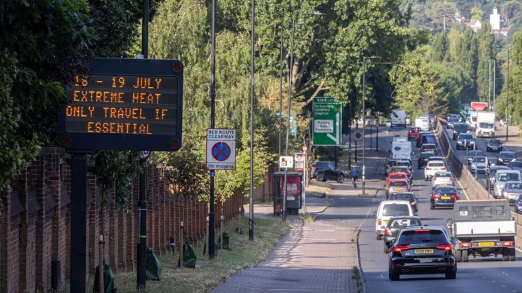I&scaron;čekuju najtopliji dan u povijesti mjerenja! Na snazi crveno upozorenje, zaustavljeni vlakovi: 'Prijeti opasnost od savijanja tračnica'
