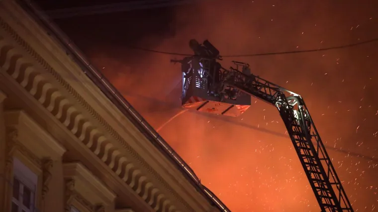 Plamena buktinja u centru Zagreba: Dvije su teorije o mogućem uzroku požara u Berislavićevoj