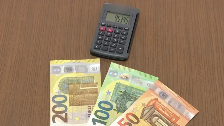 Kako bi lak&scaron;e preračunavali eure, HNB umirovljenicima priprema kalkulatore. No, nemaju ih dosta za sve&hellip;