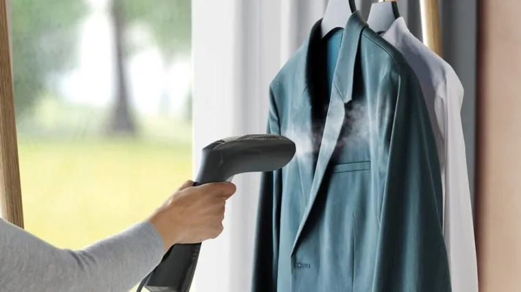 Uređaj za okomito glačanje na paru uklanja nabore bez muke