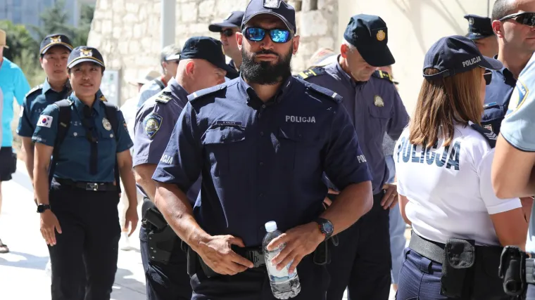 I če&scaron;ki policajci patroliraju na hrvatskoj obali kako bi osigurali sigurnu turističku sezonu
