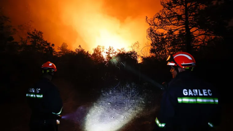 VIDEO/FOTO Vatrena stihija divlja u susjedstvu, na terenu je 1000 vatrogasaca: 'Ovo je najveći požar u povijesti Slovenije'