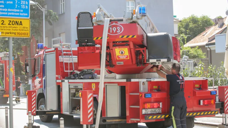 U Lučkom planuo požar zbog zapaljenog otpada: Vatrogasci ga ugasili, a ozlijeđenih nema
