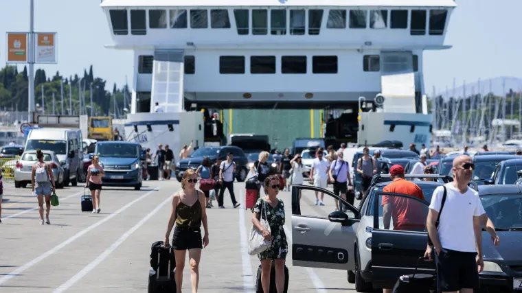 Turistička sezona u punom jeku: Kroz splitsku zračnu i trajektnu luku proći će rekordan broj putnika