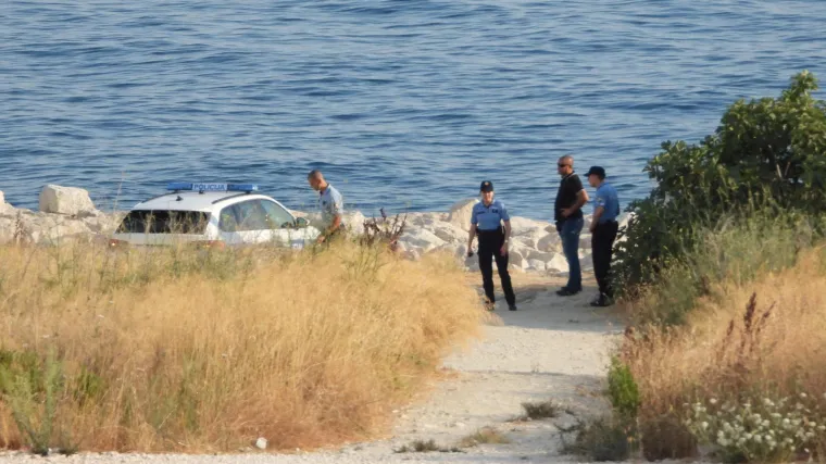 Nakon dojave građana: Specijalna policija izvadila dvije bombe iz mora na splitskom Žnjanu