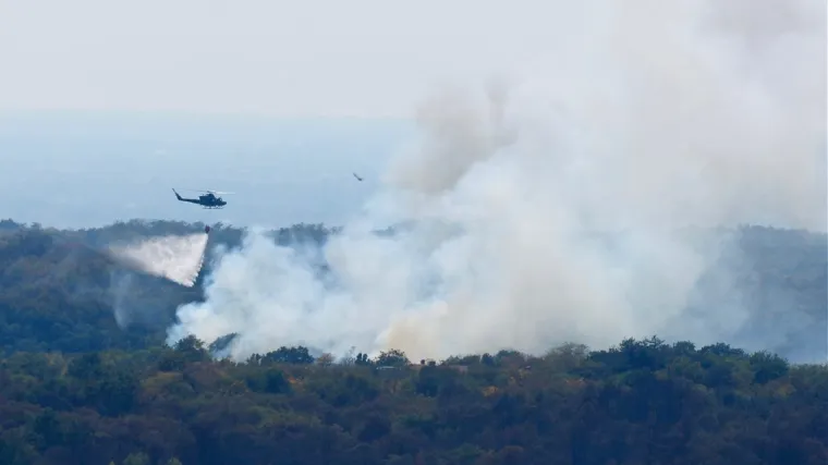 Nastavlja se borba s najvećim požarom u povijesti Slovenije: 'Ki&scaron;a nije puno pomogla, sve se brzo su&scaron;i'