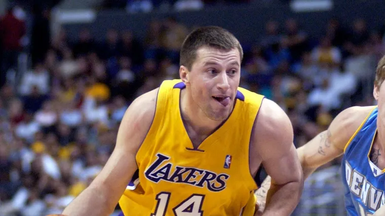 Biv&scaron;i suigrač Kobea Bryanta i Shaquille O'Neala prodaje &scaron;ampionsko prstenje kako bi pomogao Ukrajini