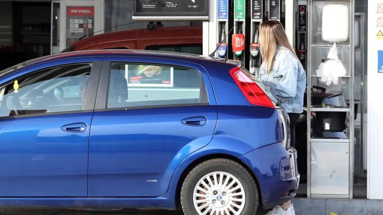 Od danas vrijede nove cijene goriva: Osnovno pojeftinilo, premium na nekim postajama poskupio