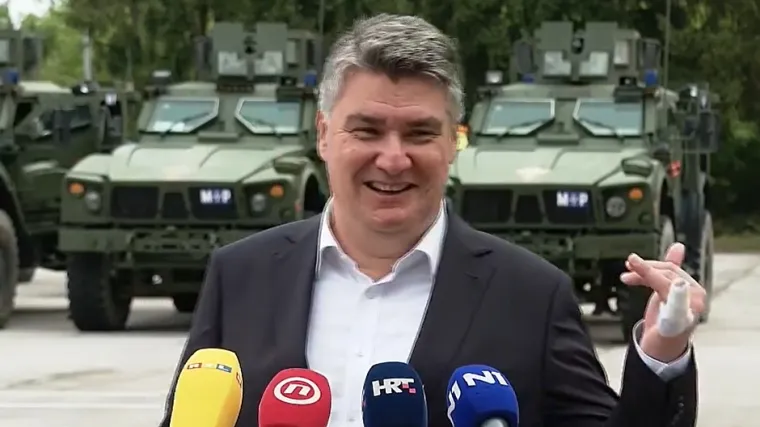 VIDEO Milanović se pojavio s ozlijeđenim prstom: 'Često radim tuđi posao pa se osakatim'