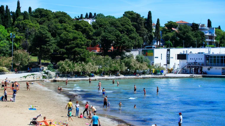 Mladi Splićanin brutalno pretučen na Bačvicama. Kaže da su ga napali turisti