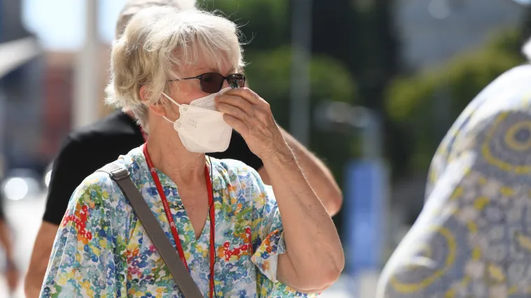 Broj zaraženih ponovno iz dana u dan raste: Imamo skoro 2000 novih slučajeva, preminulo je 12 osoba