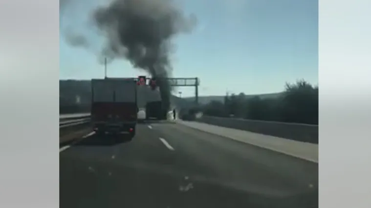 VIDEO Zapalio se automobil na autocesti kod Dugopolja