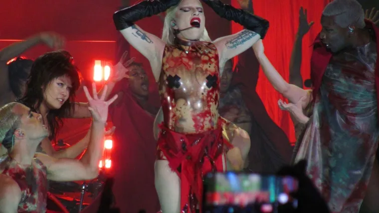 Lady Gaga raspametila London: Vratila se kao kraljica s eksplozivnom energijom i vatrenim, seksi kostimima