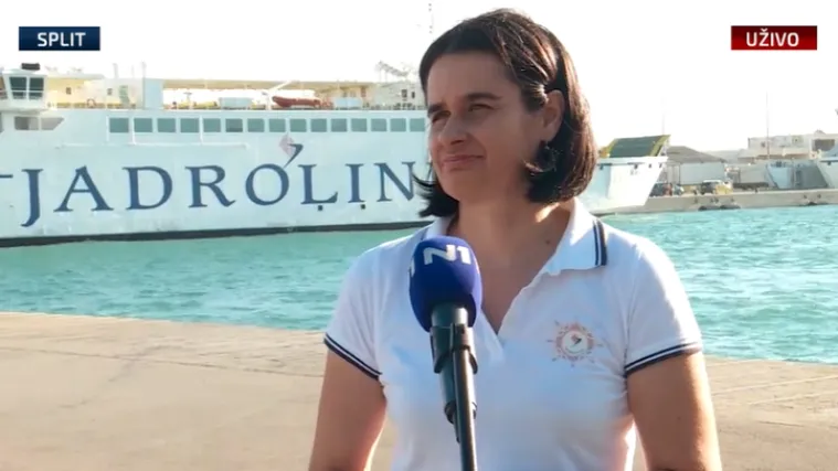 Jadrolinija gostima koji su zapeli u gužvi: 'Sjetite se da vas čekaju na&scaron;i prekrasni otoci, hrana...'