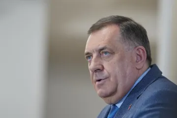 Most preko Save kod Gradi&scaron;e Dodik je koristio kao polugu da ne blokira Pelje&scaron;ki, pa ostao kratkih rukava