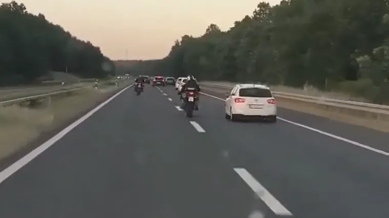 Dva motociklista 'krčila' koridor za prolazak Hitne. Pogledajte snimku